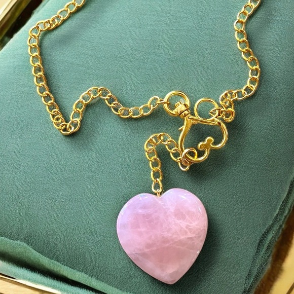 Gorgeous Rose Quartz heart pendant necklace It is the love stone for a reason - Picture 15 of 15